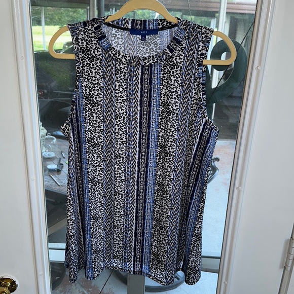 Apt. 9 Tops - Apt 9 Floral Sleeveless Blouse